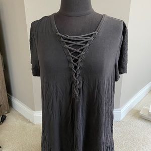 American Eagle Gray crisscross front t-shirt